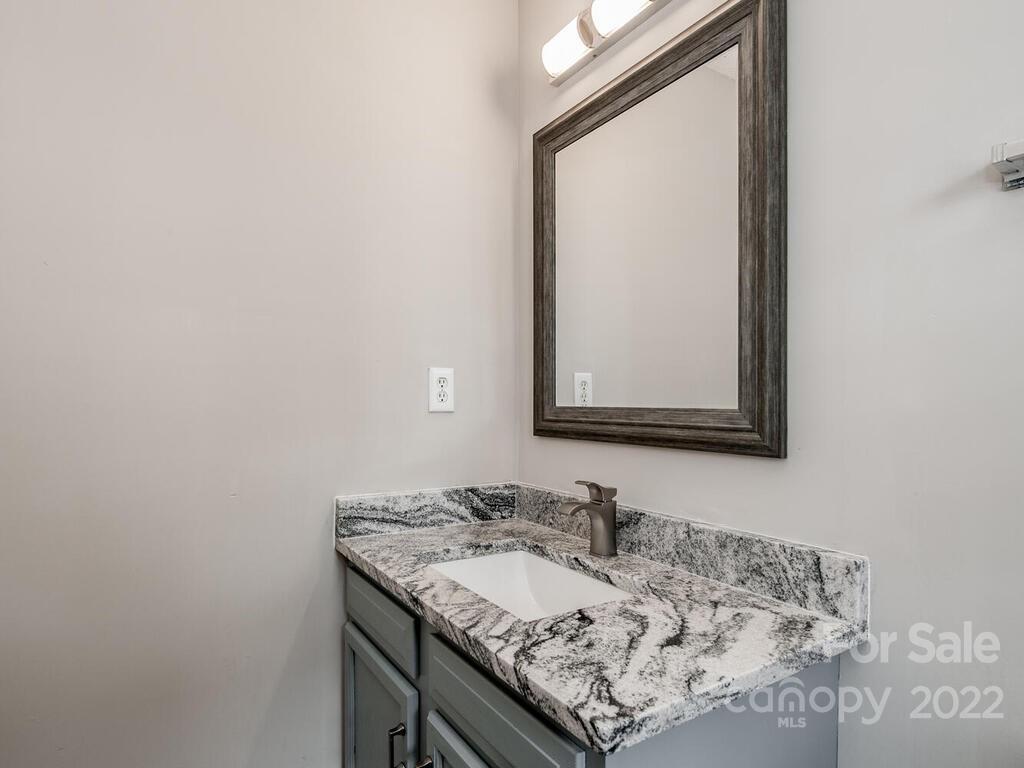 Property image 4 of 8405 Southgate Commons Drive in Southgate Commons, Charlotte, NC 28277