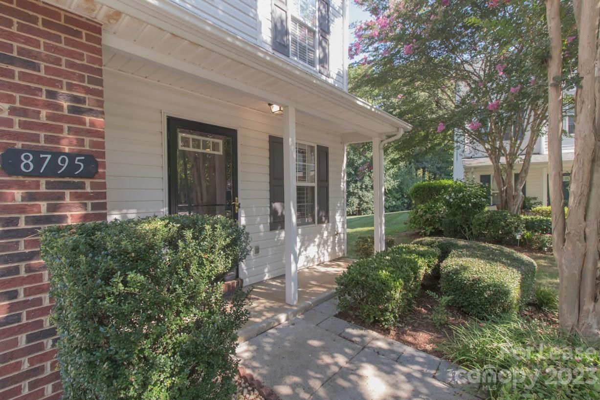 Property image 4 of 8795 Robinson Forest Drive in Tyler Woods, Charlotte, NC 28277