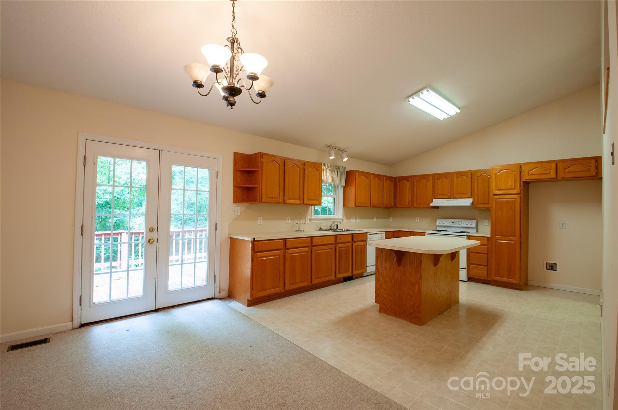Property image 3 of 114 N Lynn Hollow Drive in Three Oaks, Statesville, NC 28677