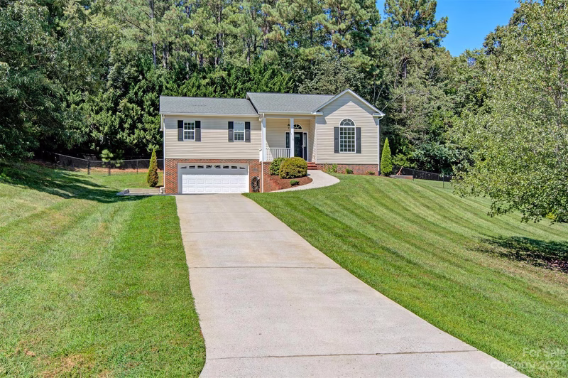 Property image 3 at 6116 Cove View Court, Granite Falls, NC 28630