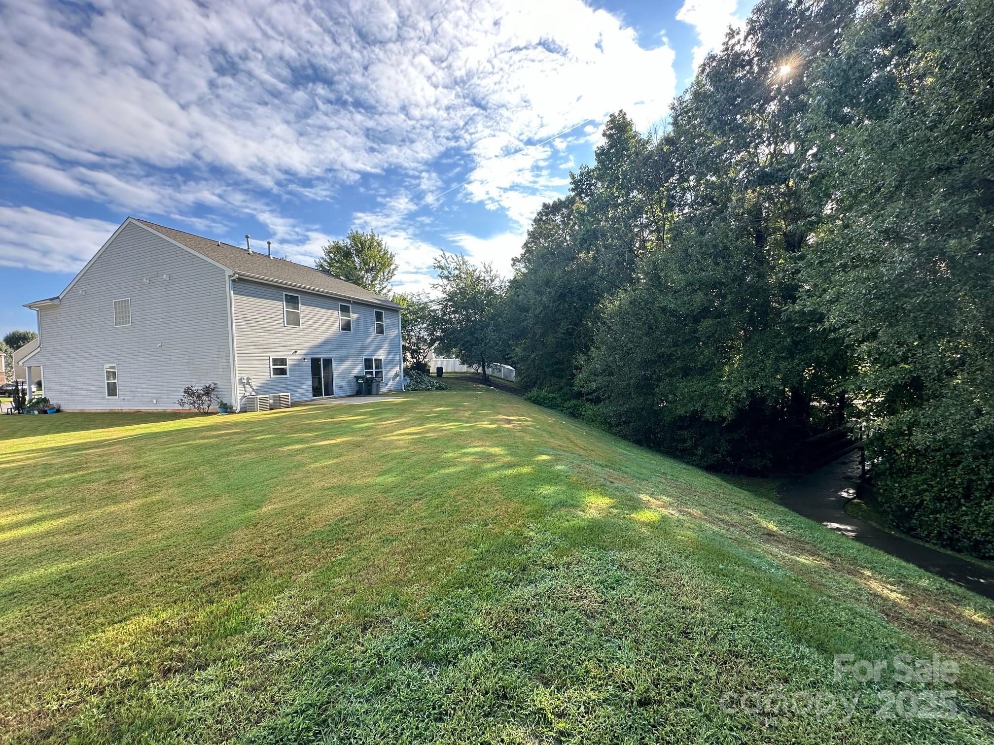 Property image 5 of 2548 Sweet Birch Court in Willow Creek, Gastonia, NC 28054