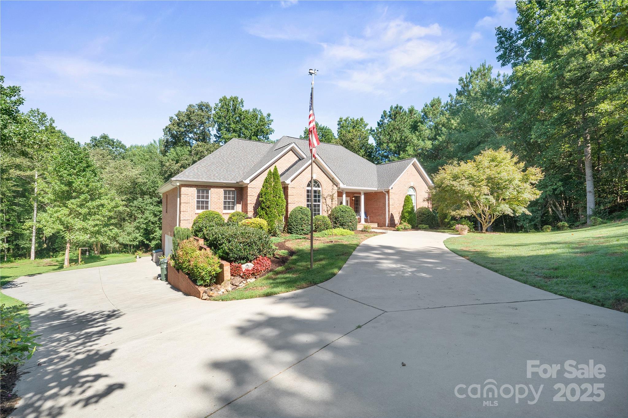 Property image 3 of 5025 Woodwinds Drive in Catawba Springs, Hickory, NC 28601