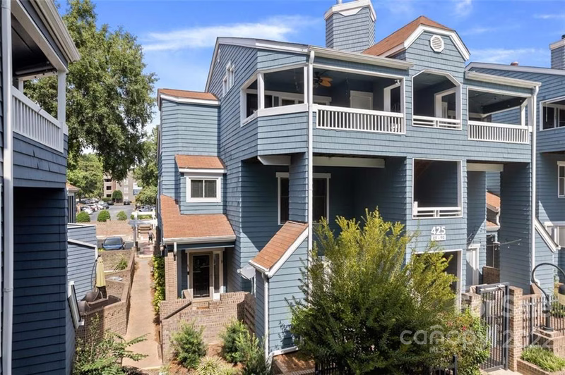 Springfield Square, Charlotte Community