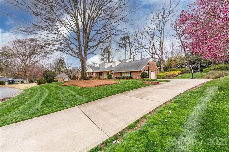 Property image 3 at 2400 Cloister Drive, Charlotte, NC 28211