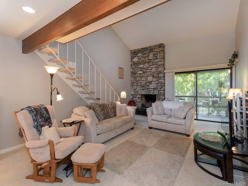 Property image 4 at 20 Lakemoor Lane, Hendersonville, NC 28739