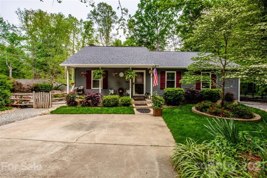 Property image 2 of 126 Brookridge Lane in Brookridge Shores, Mooresville, NC 28117