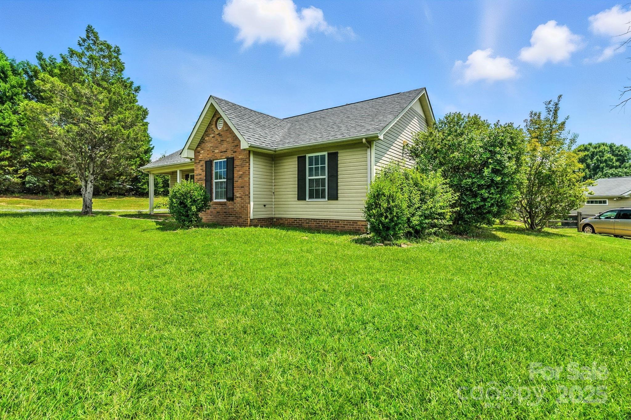 Property image 2 of 5216 Willow Run Drive in Hampton Meadows, Monroe, NC 28110