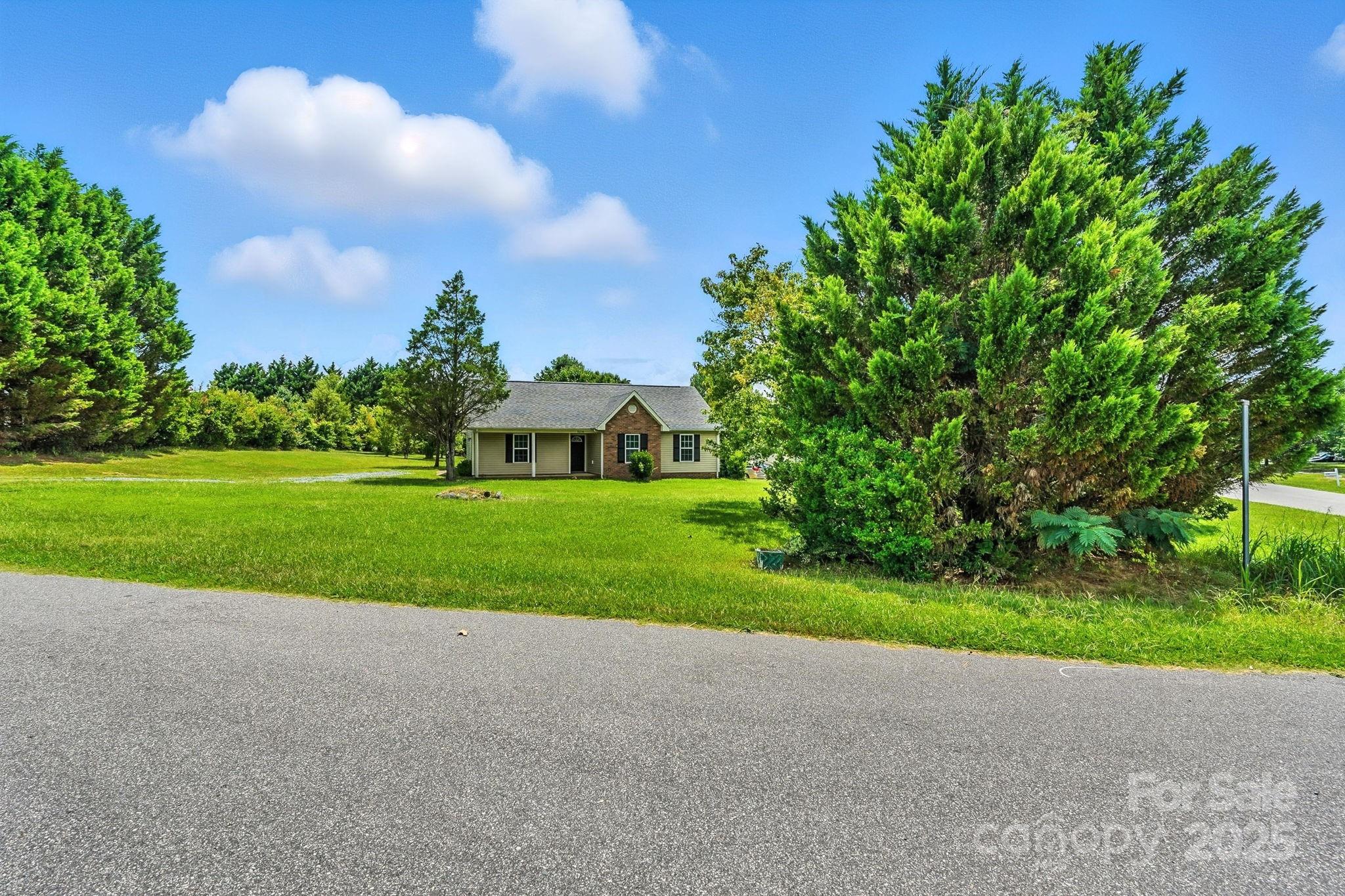 Property image 3 of 5216 Willow Run Drive in Hampton Meadows, Monroe, NC 28110
