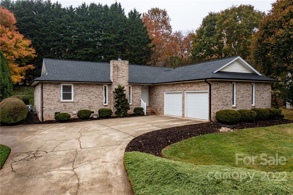 Property image 3 of 1734 Se 7th Street Lane in Providence Forest, Hickory, NC 28602