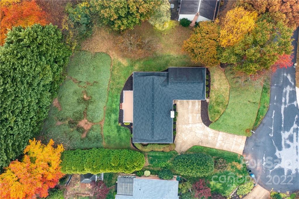 Property image 5 of 1734 Se 7th Street Lane in Providence Forest, Hickory, NC 28602