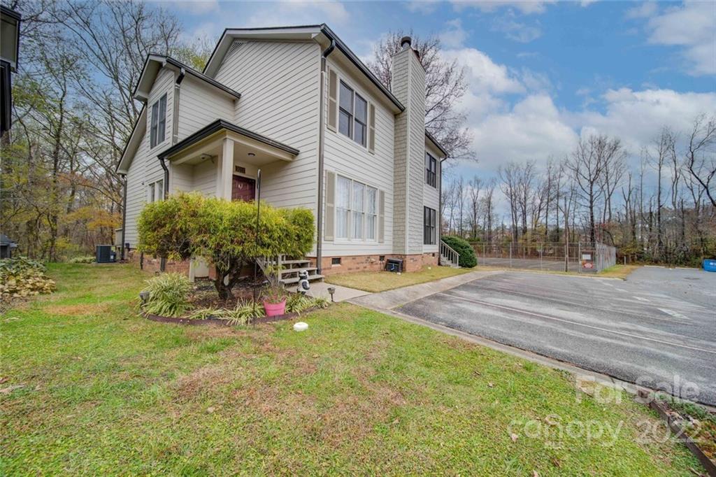 Property image 3 of 3212 Carlyle Drive in Ridgeview, Concord, NC 28027