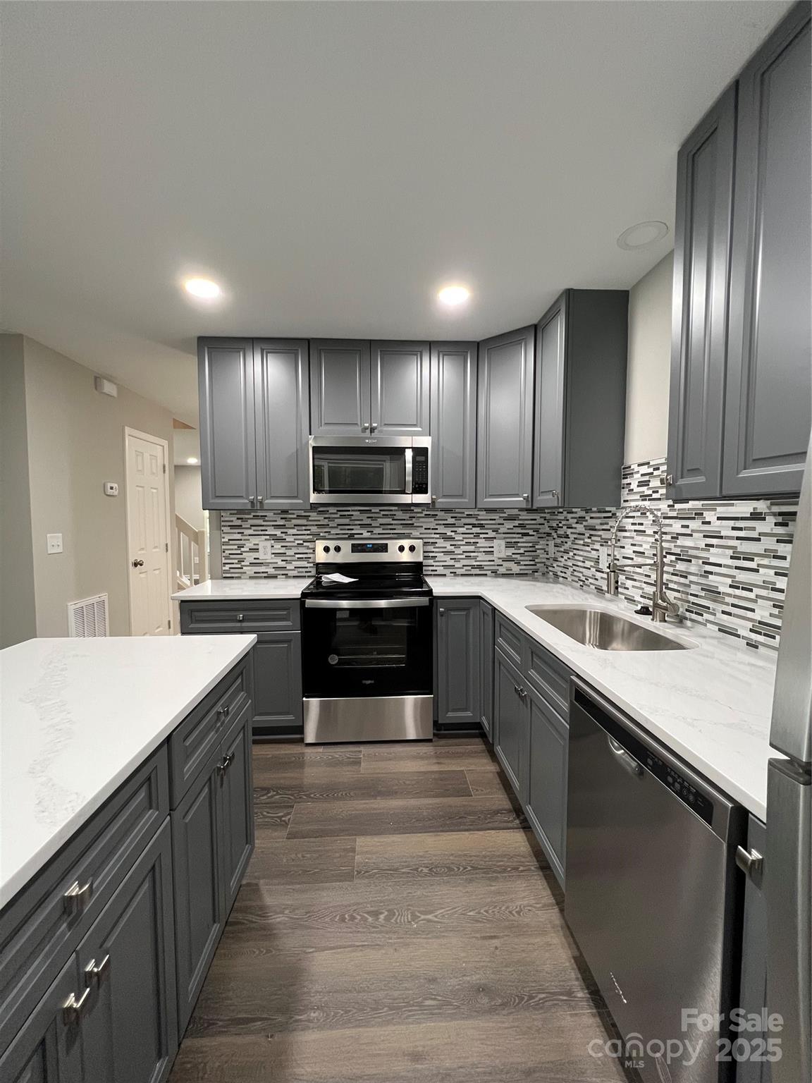 Property image 2 of 9103 Exbury Court in Rossmore, Charlotte, NC 28269