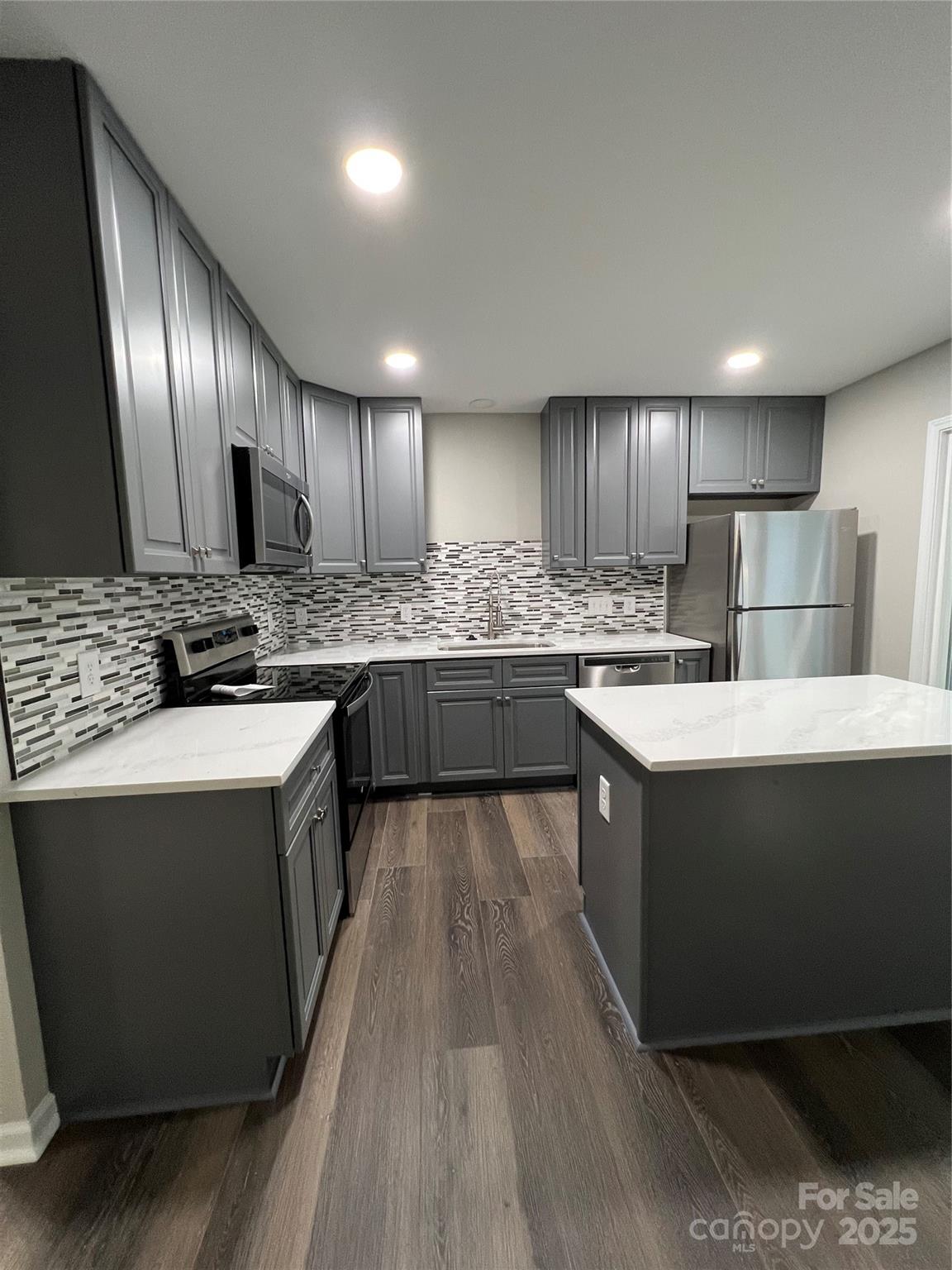 Property image 3 of 9103 Exbury Court in Rossmore, Charlotte, NC 28269