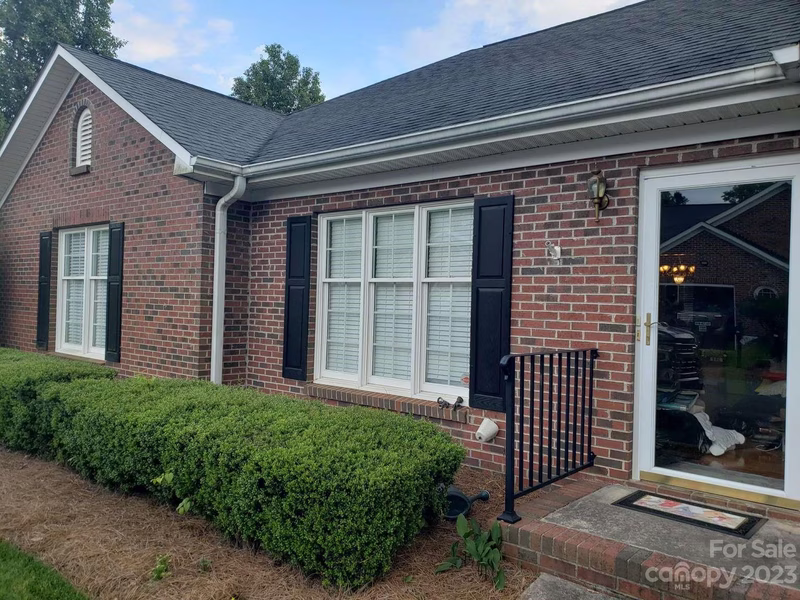 569 Royalty Court