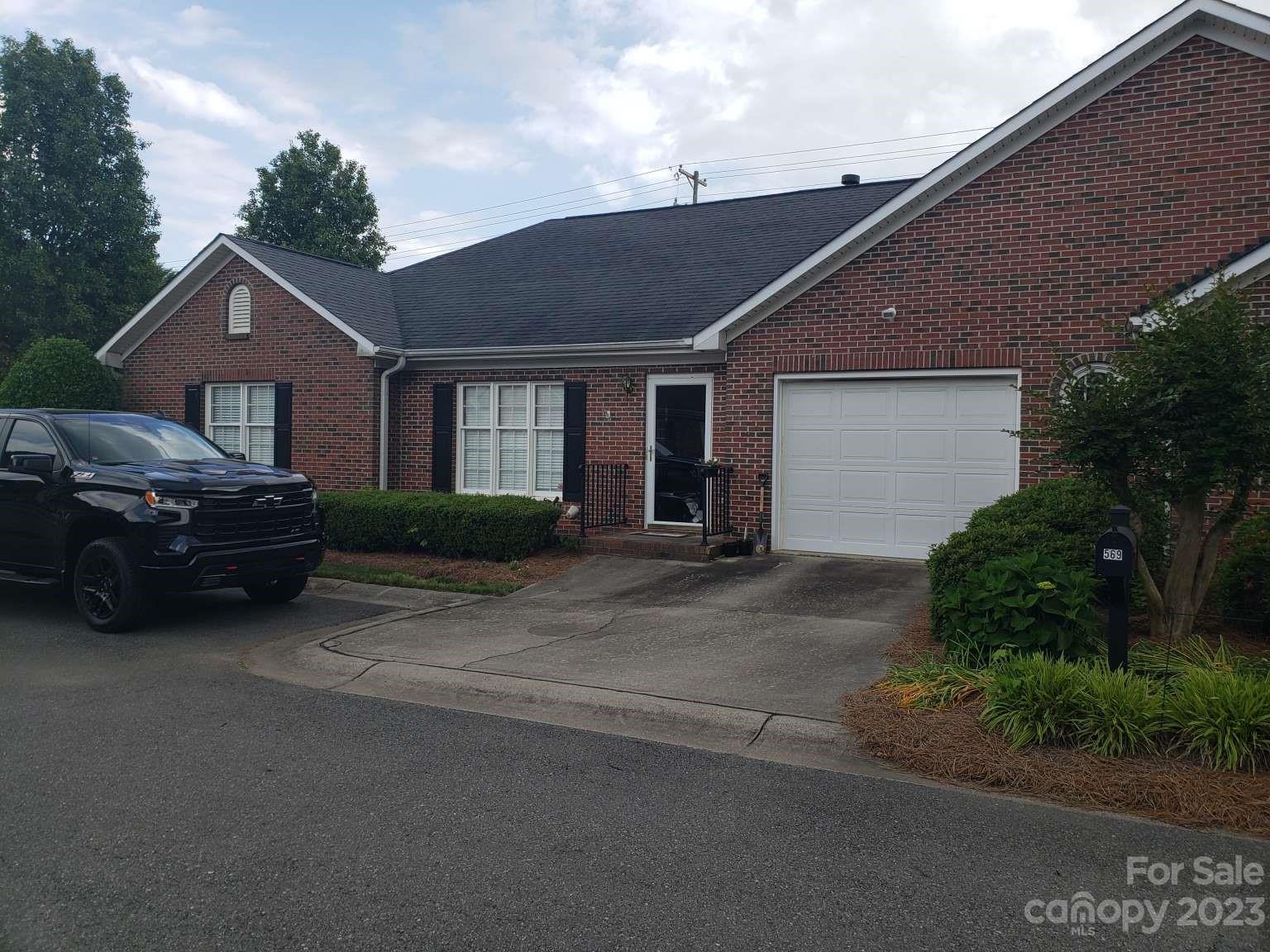 Property image 2 of 569 Royalty Court in Windsor Woods, Gastonia, NC 28054