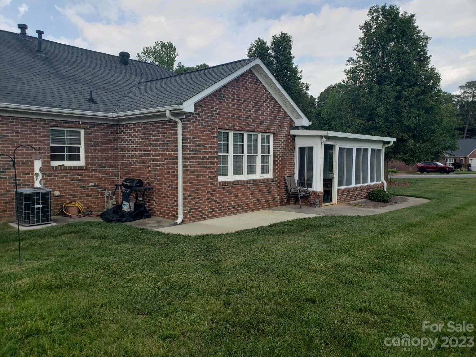 Property image 3 of 569 Royalty Court in Windsor Woods, Gastonia, NC 28054