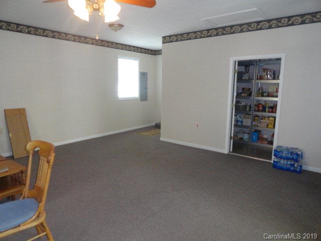 Property image 3 of 406 Glenhaven Dr in Glenhaven, Marion, NC 28752