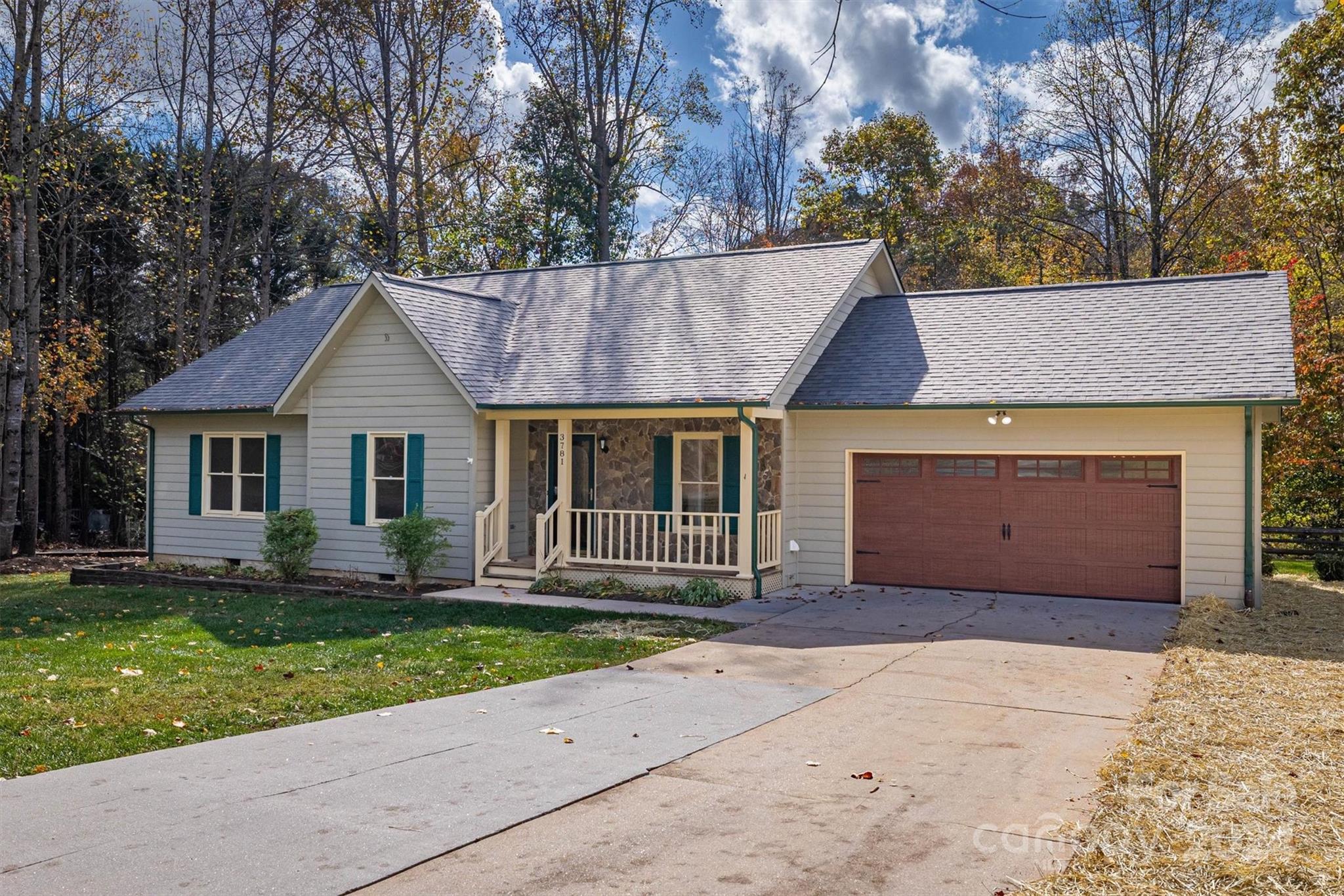 Property image 3 of 3781 Mattingly Drive in Hidden Creek Estates, Hickory, NC 28602