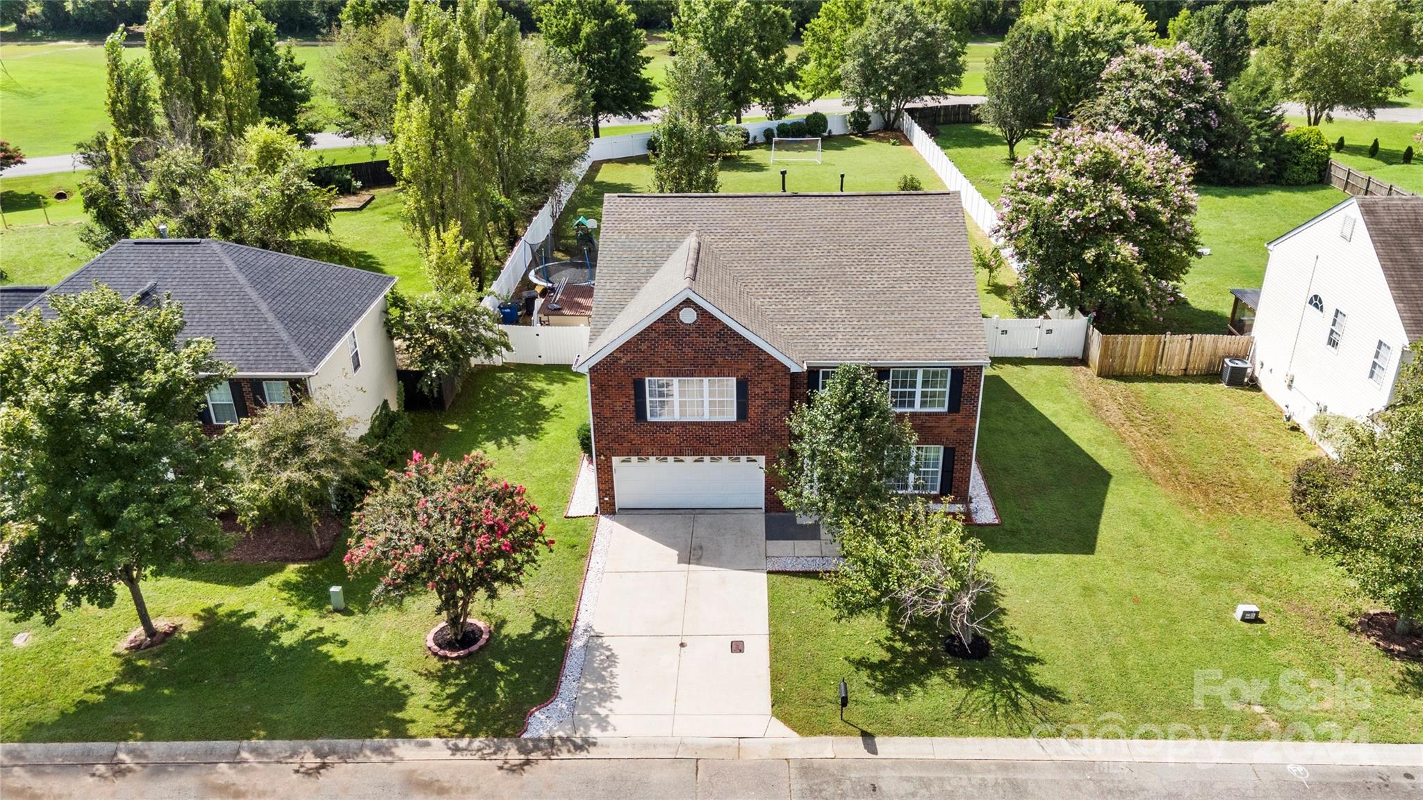 Property image 2 of 2154 Edenderry Drive in Taras Trace, Statesville, NC 28625