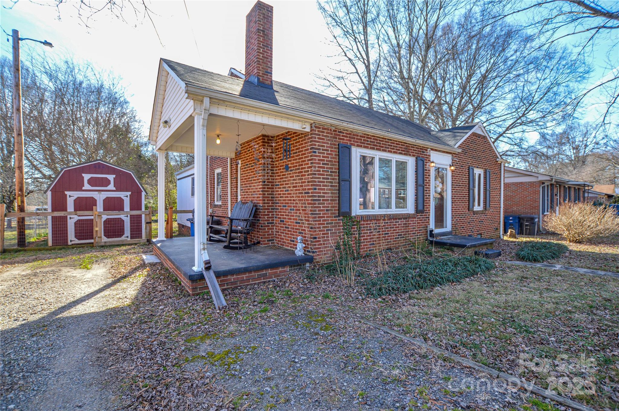 Property image 2 of 1221 Elizabeth Avenue in Oakland Heights, Statesville, NC 28677