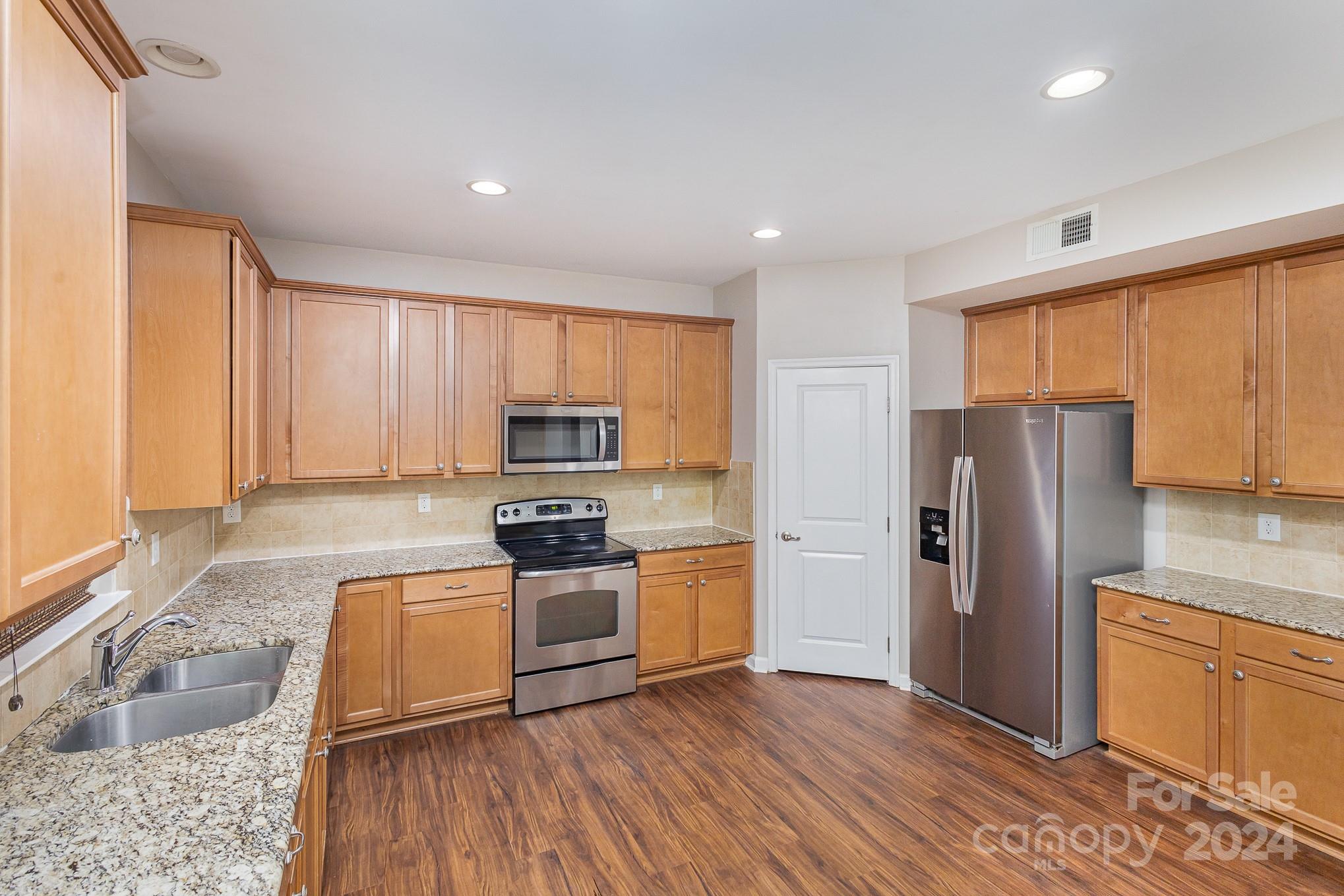Property image 5 of 3075 Robusta Court in Rosegate, Gastonia, NC 28056