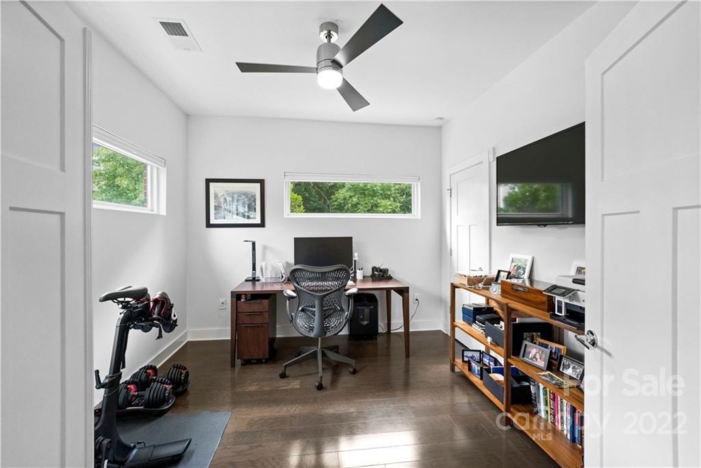 Property image 4 of 118 W Poindexter Drive in Southpoint, Charlotte, NC 28203