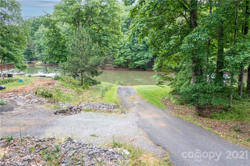 Property image 3 at 137 Brookridge Lane, Mooresville, NC 28117
