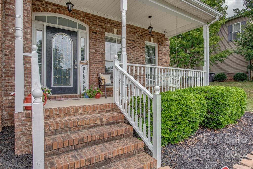 Property image 3 of 5213 Featherstone Court in Cramer Woods, Gastonia, NC 28056
