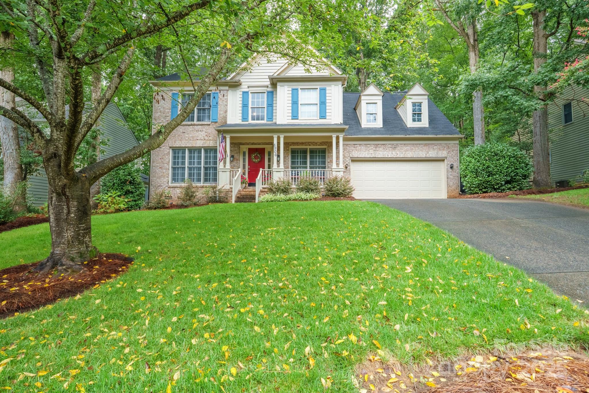 Property image 2 of 8906 Deerland Court in Wynfield Forest, Huntersville, NC 28078