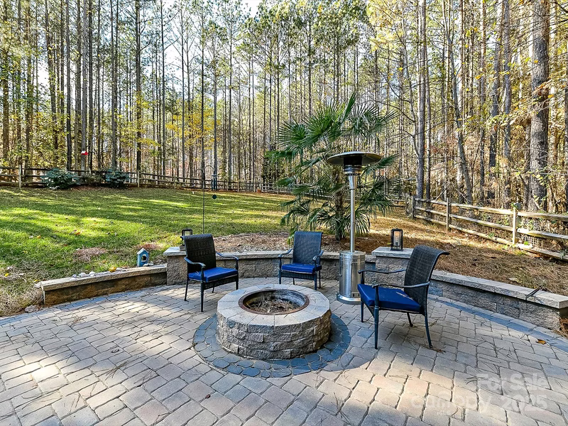 Property image 4 at 250 Kenway Loop, Mooresville, NC 28117