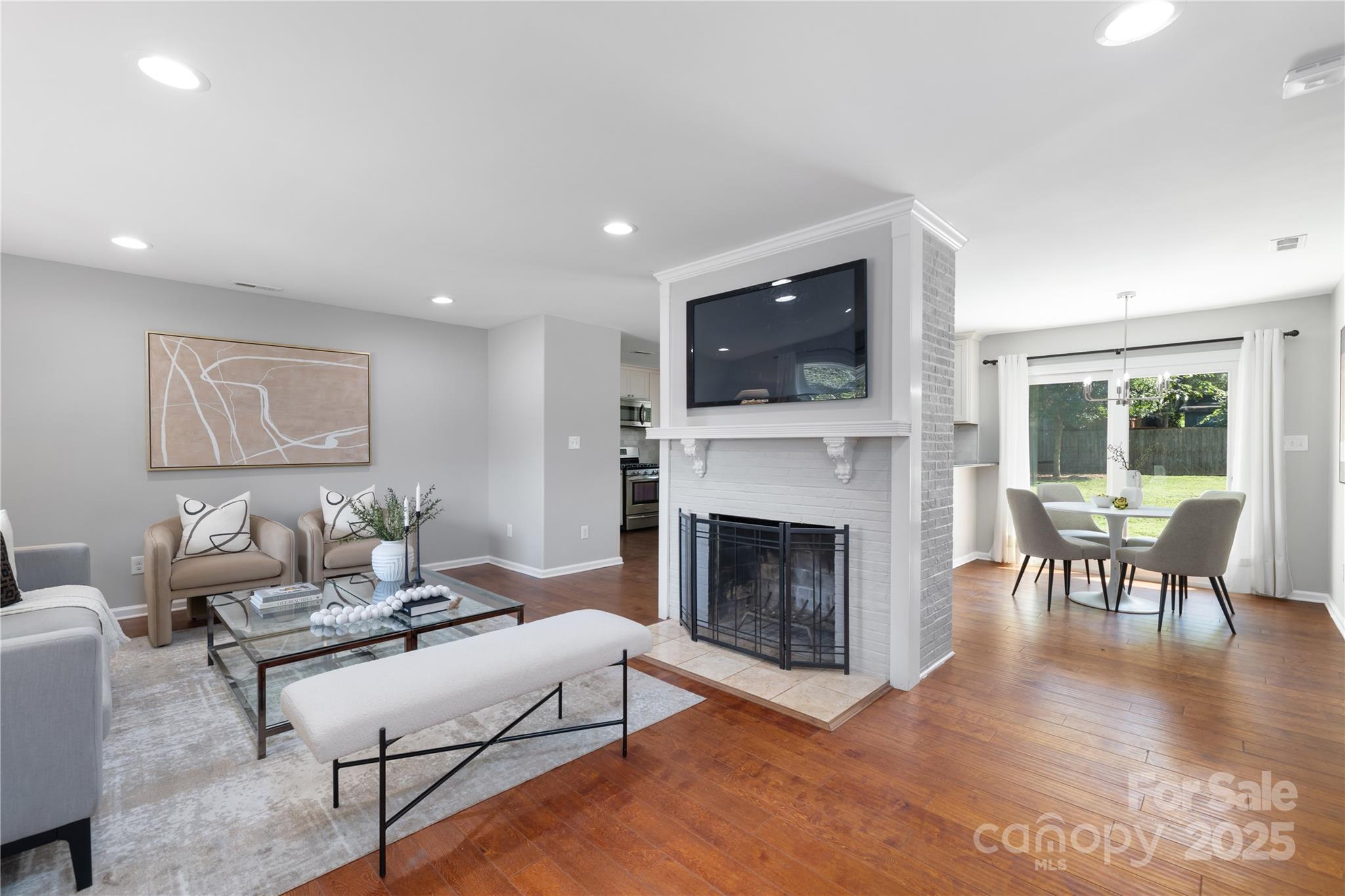 Property image 2 of 1940 Tyvola Road in Selwyn Park, Charlotte, NC 28210