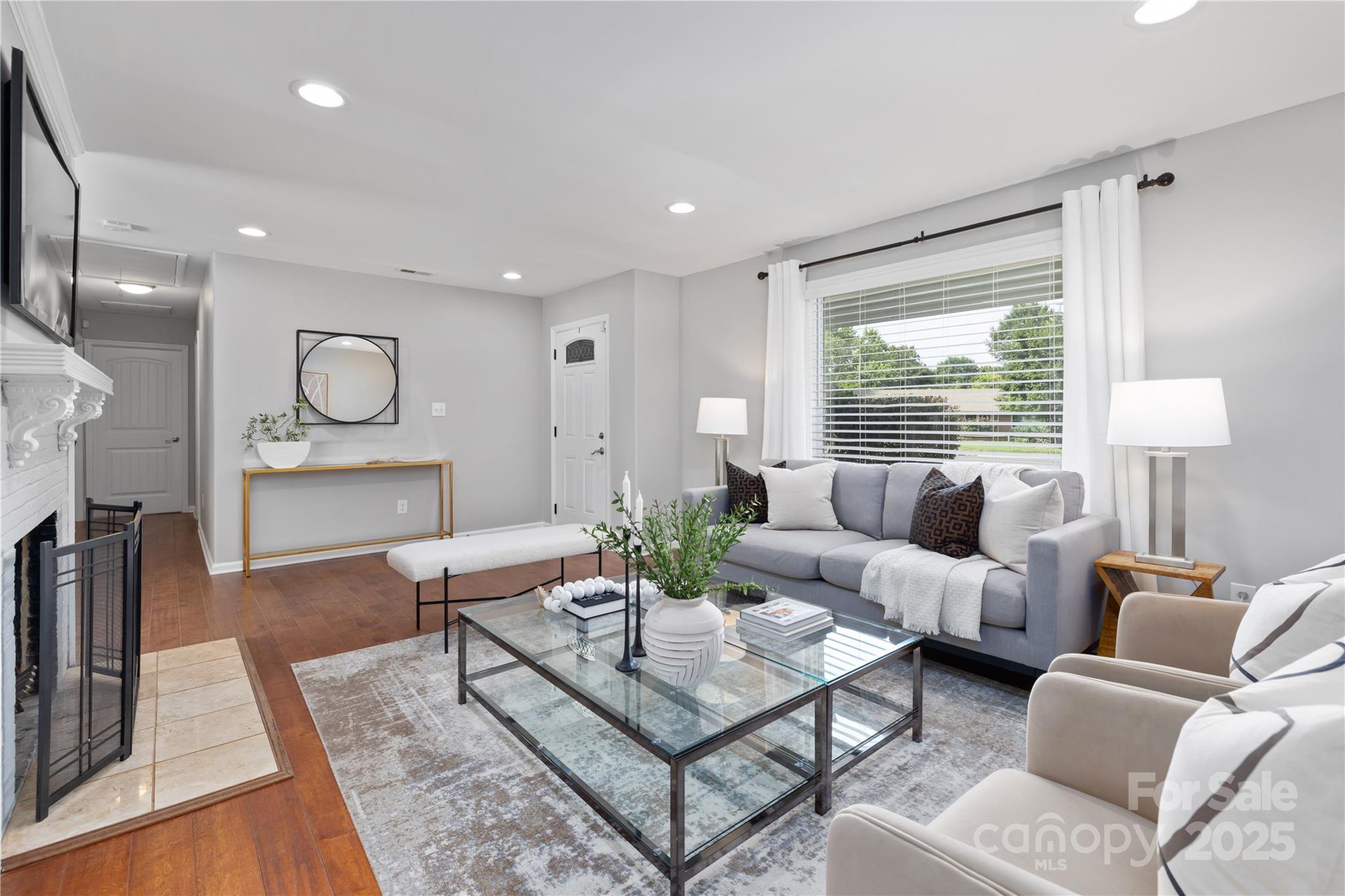 Property image 3 of 1940 Tyvola Road in Selwyn Park, Charlotte, NC 28210