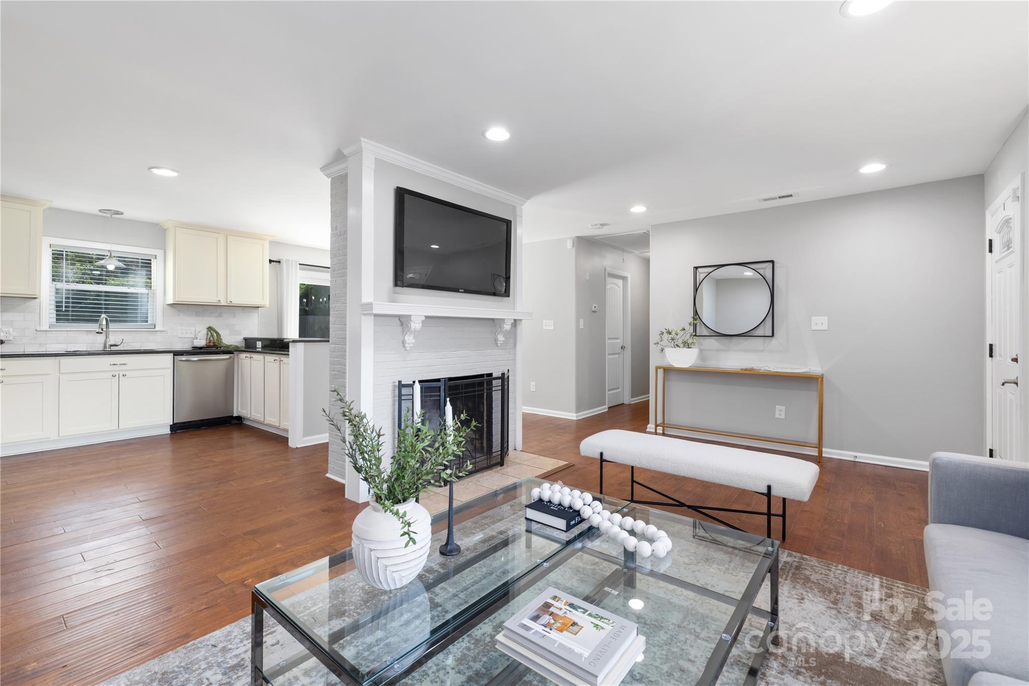Property image 4 of 1940 Tyvola Road in Selwyn Park, Charlotte, NC 28210