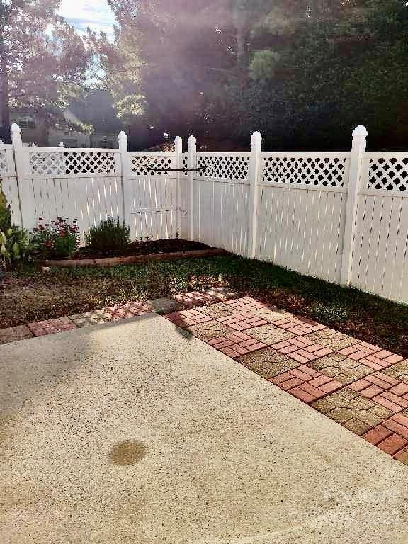 Property image 5 of 8665 Robinson Forest Drive in Tyler Woods, Charlotte, NC 28277