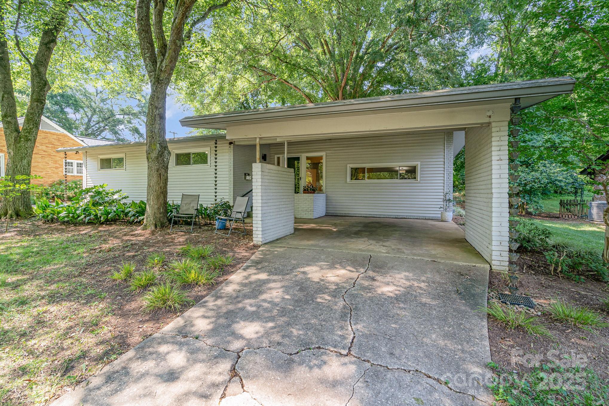 Property image 3 of 5742 Murrayhill Road in Madison Park, Charlotte, NC 28210