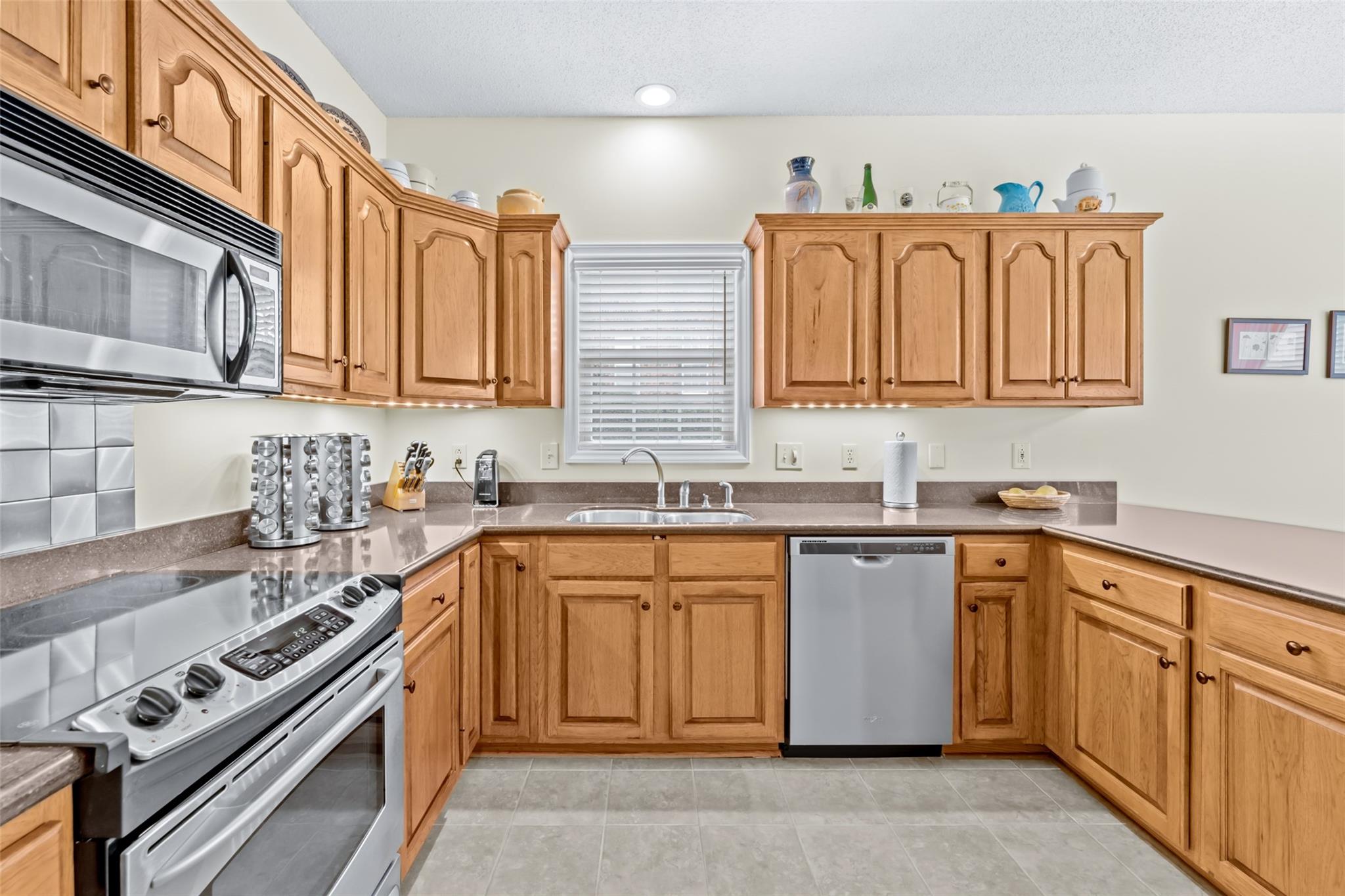 Property image 3 of 2559 Touchstone Circle in Walnut Creek, Newton, NC 28658