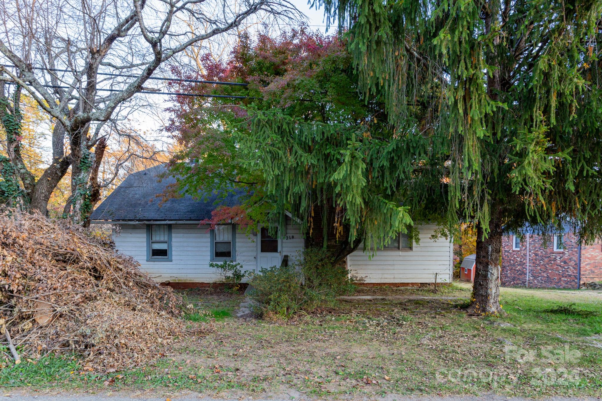 Property image 2 of 218 Northeast Avenue in Grovemont, Swannanoa, NC 28778