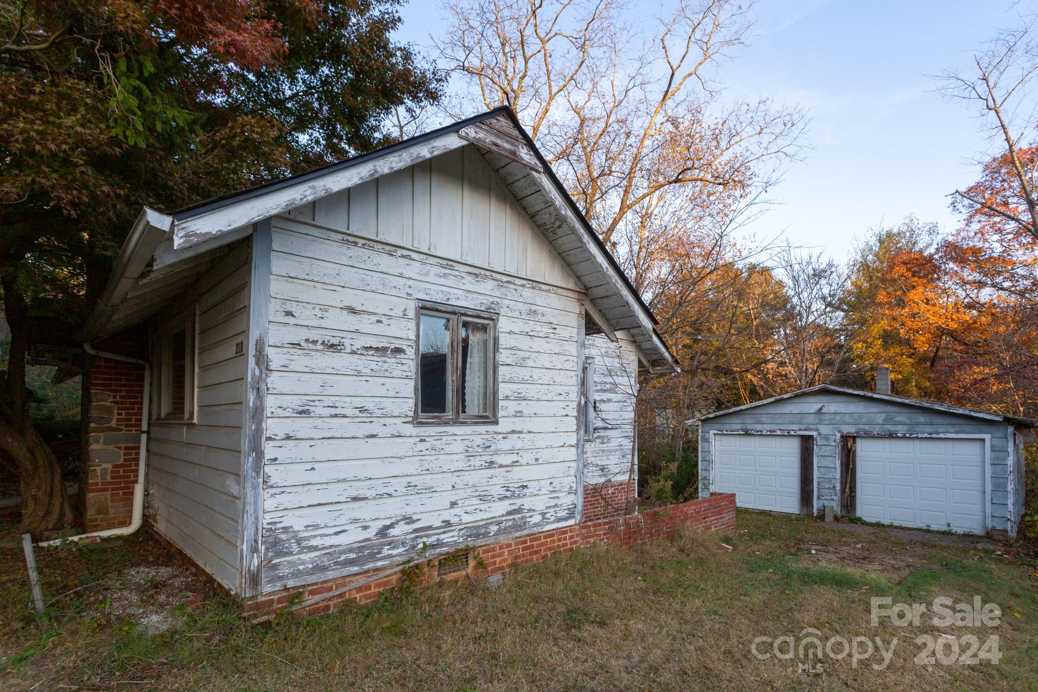 Property image 3 of 218 Northeast Avenue in Grovemont, Swannanoa, NC 28778
