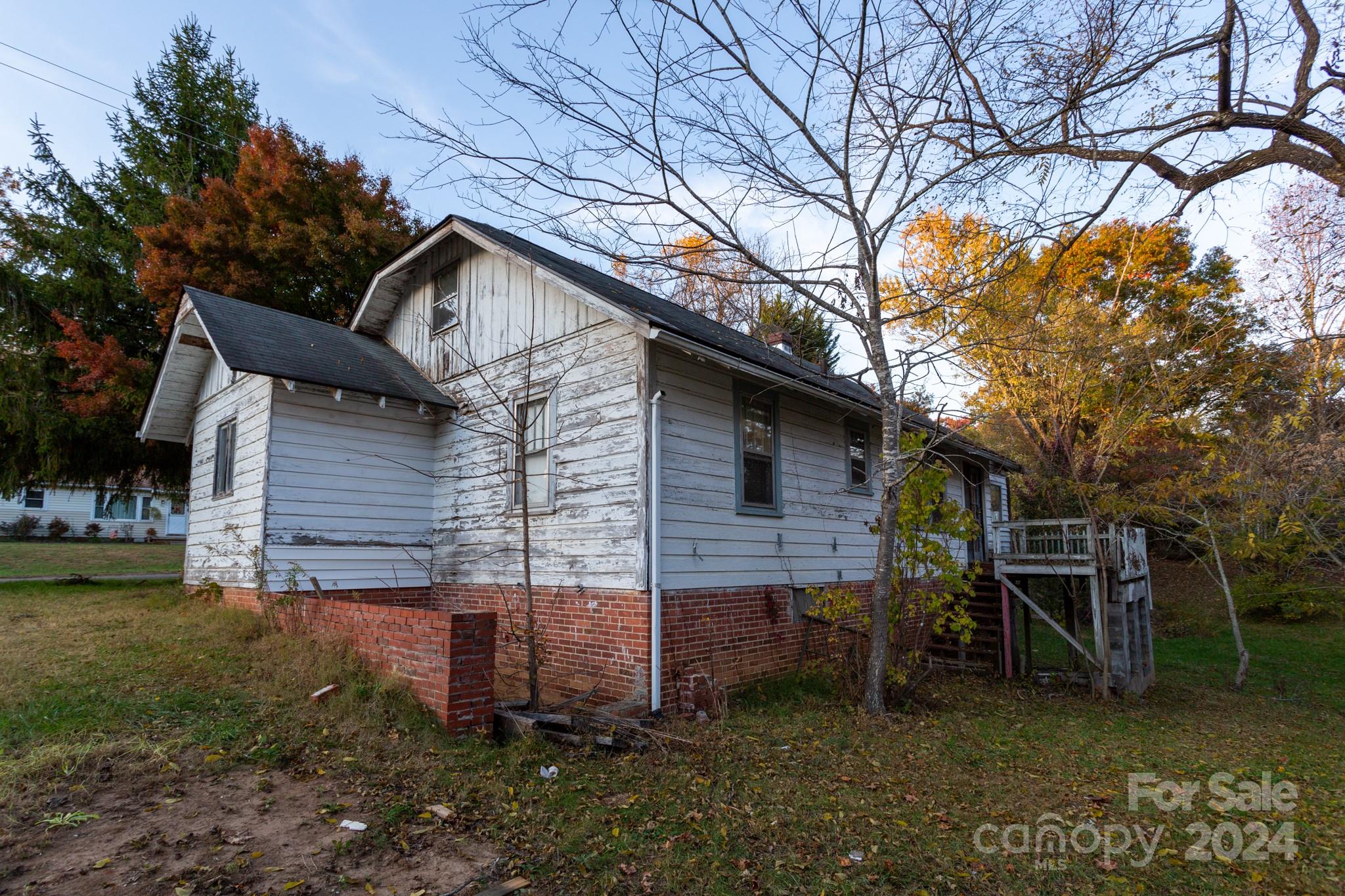 Property image 4 of 218 Northeast Avenue in Grovemont, Swannanoa, NC 28778