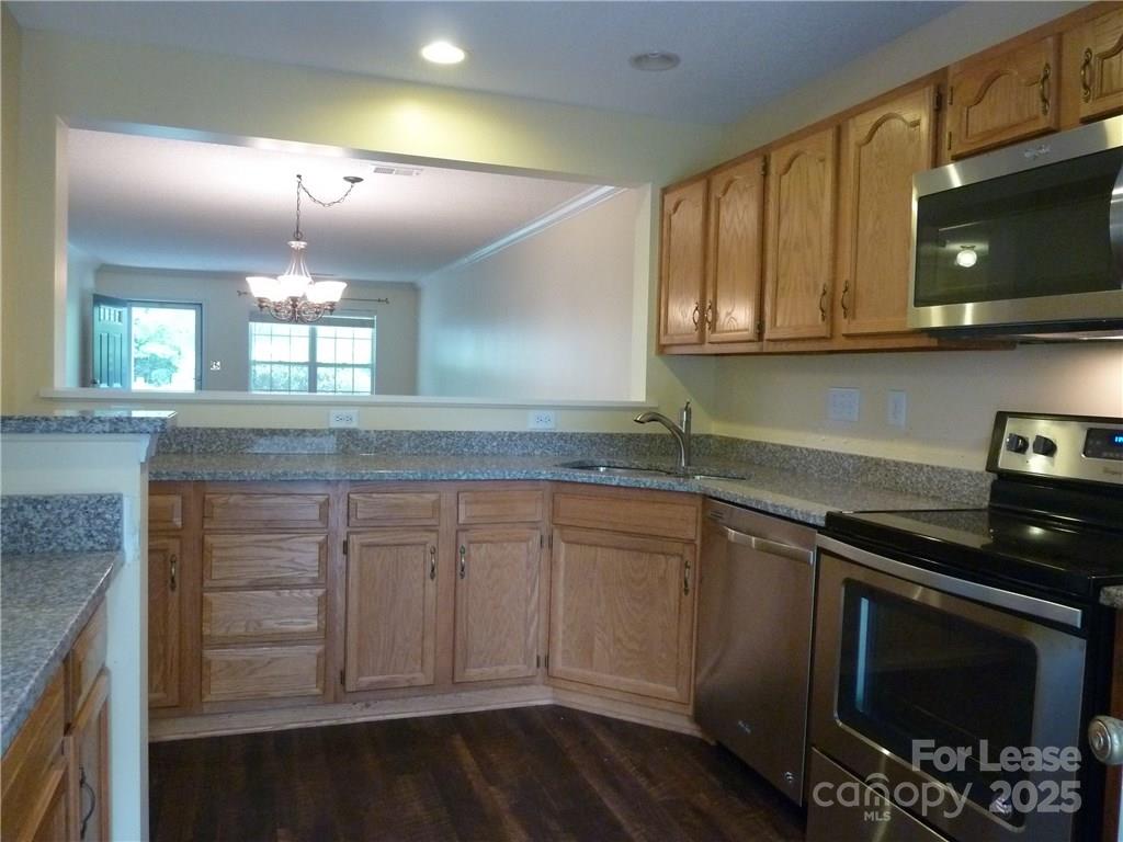 Property image 4 of 8424 Southgate Commons Drive in Southgate, Charlotte, NC 28277