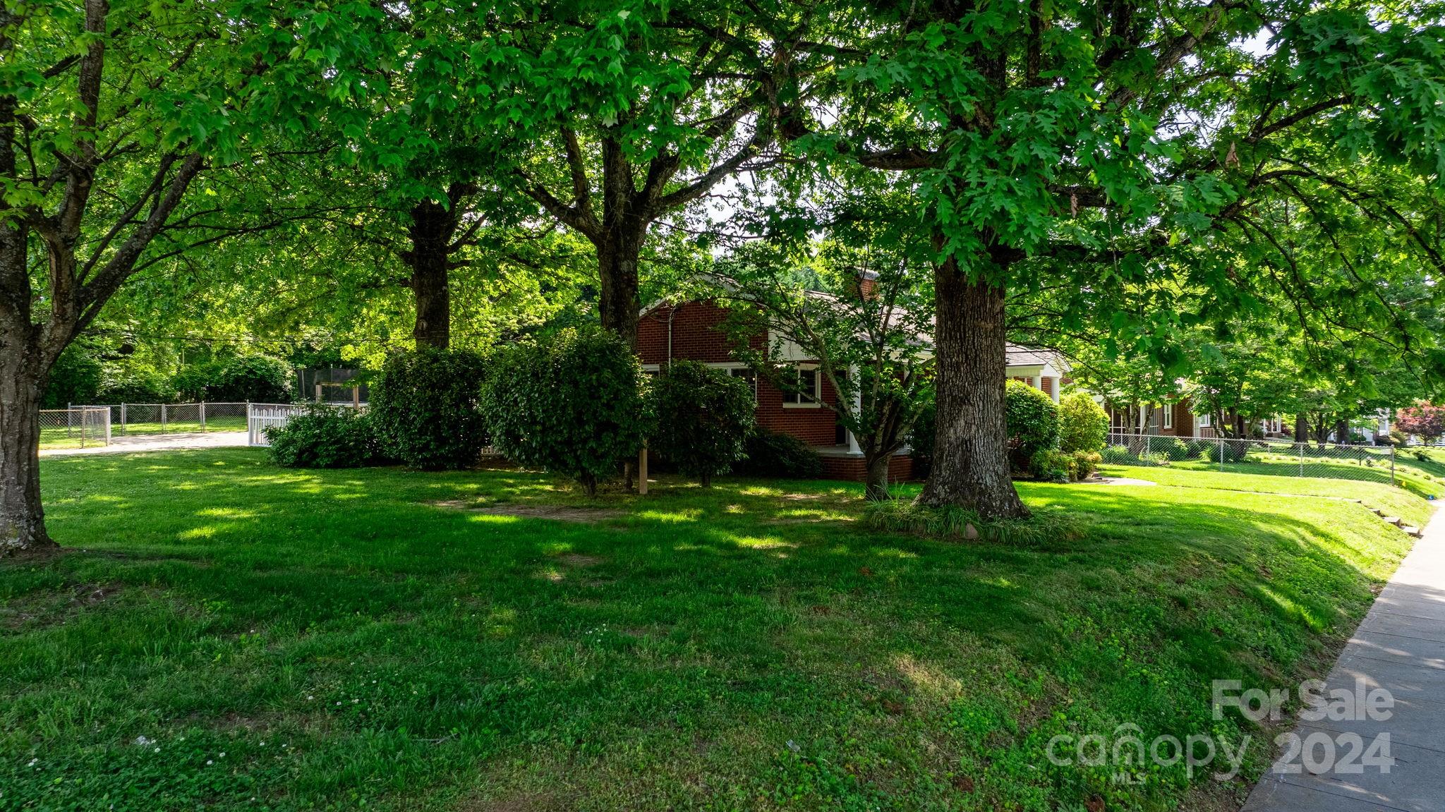 Property image 2 of 916 E Main Street in Boyd Heights, Maiden, NC 28650