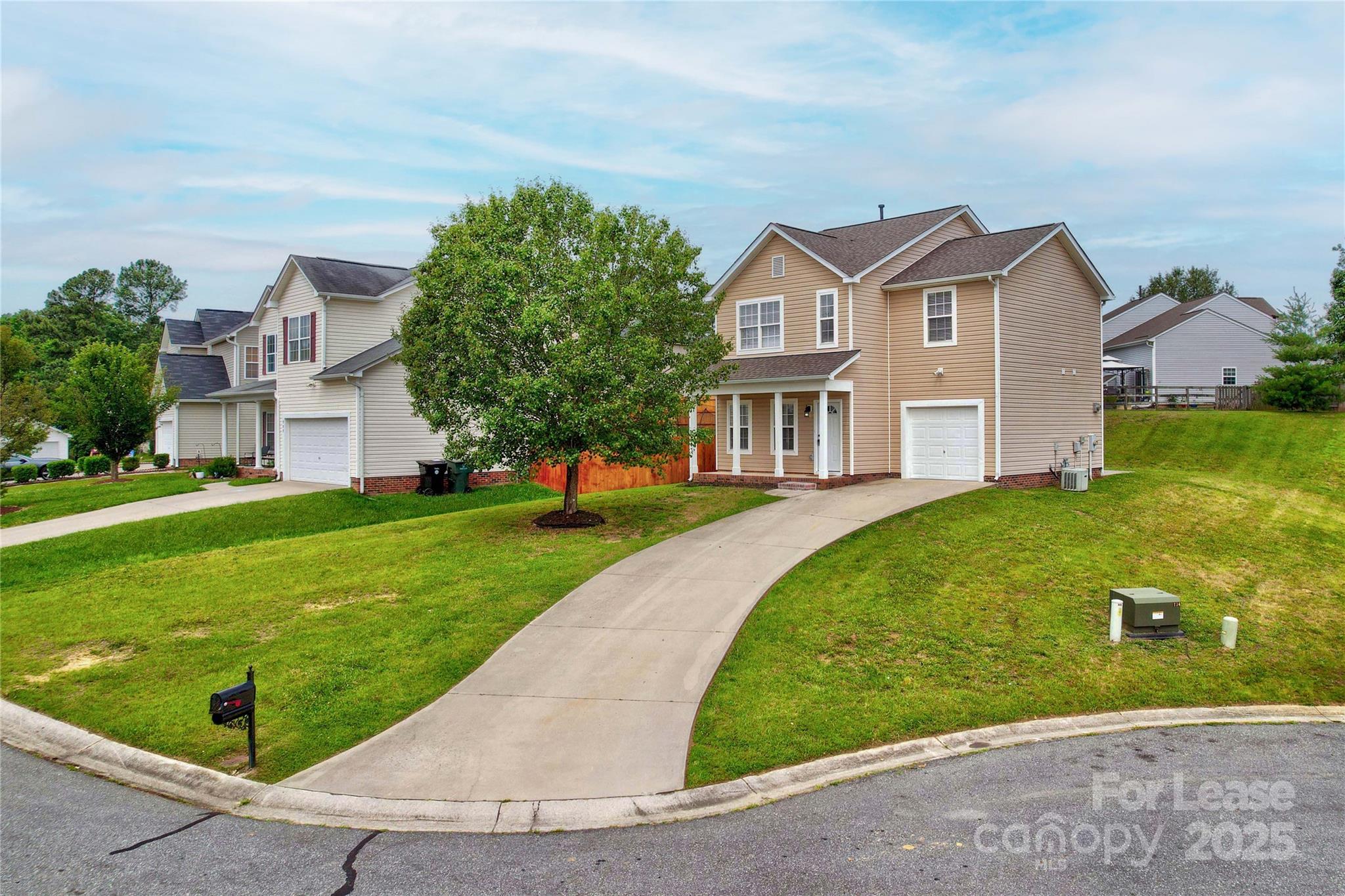 Property image 2 of 915 Harbour View Cove in Harbour Towne, Kannapolis, NC 28083