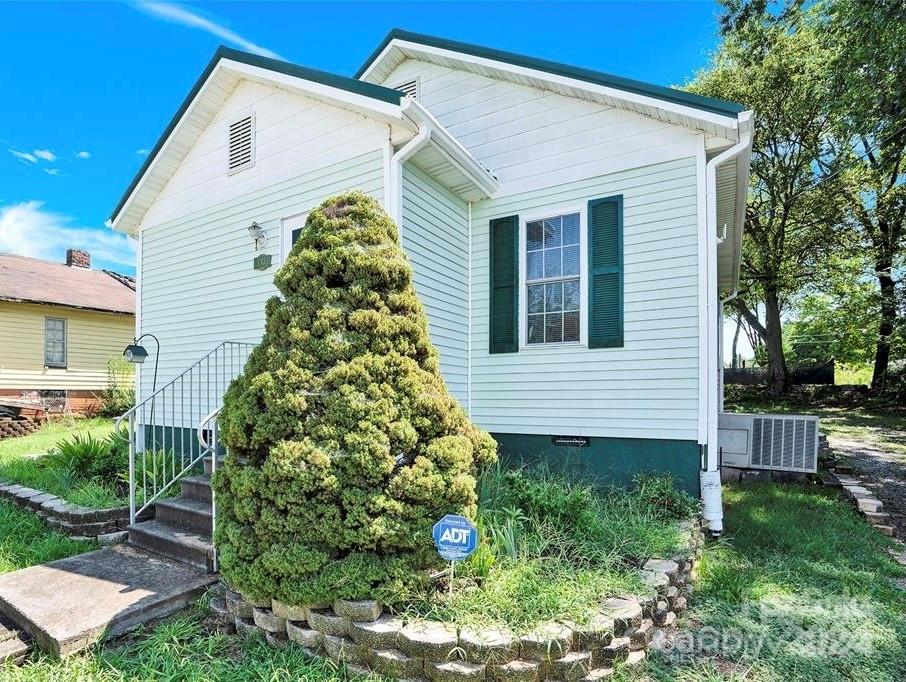 Property image 2 of 141 14th Street in Shuford Mill Village, Hickory, NC 28602