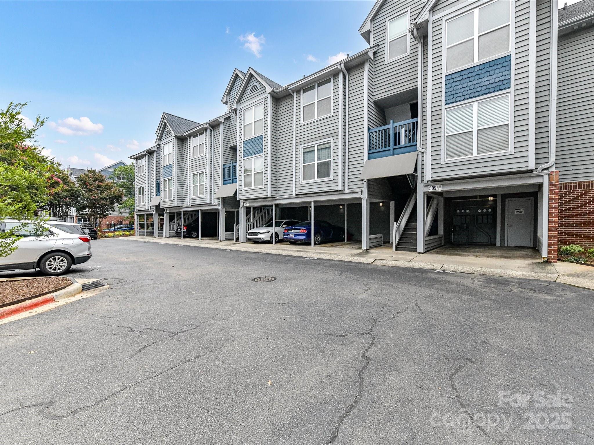 Property image 3 of 509 N Graham Street in The Fourth Ward Square, Charlotte, NC 28202