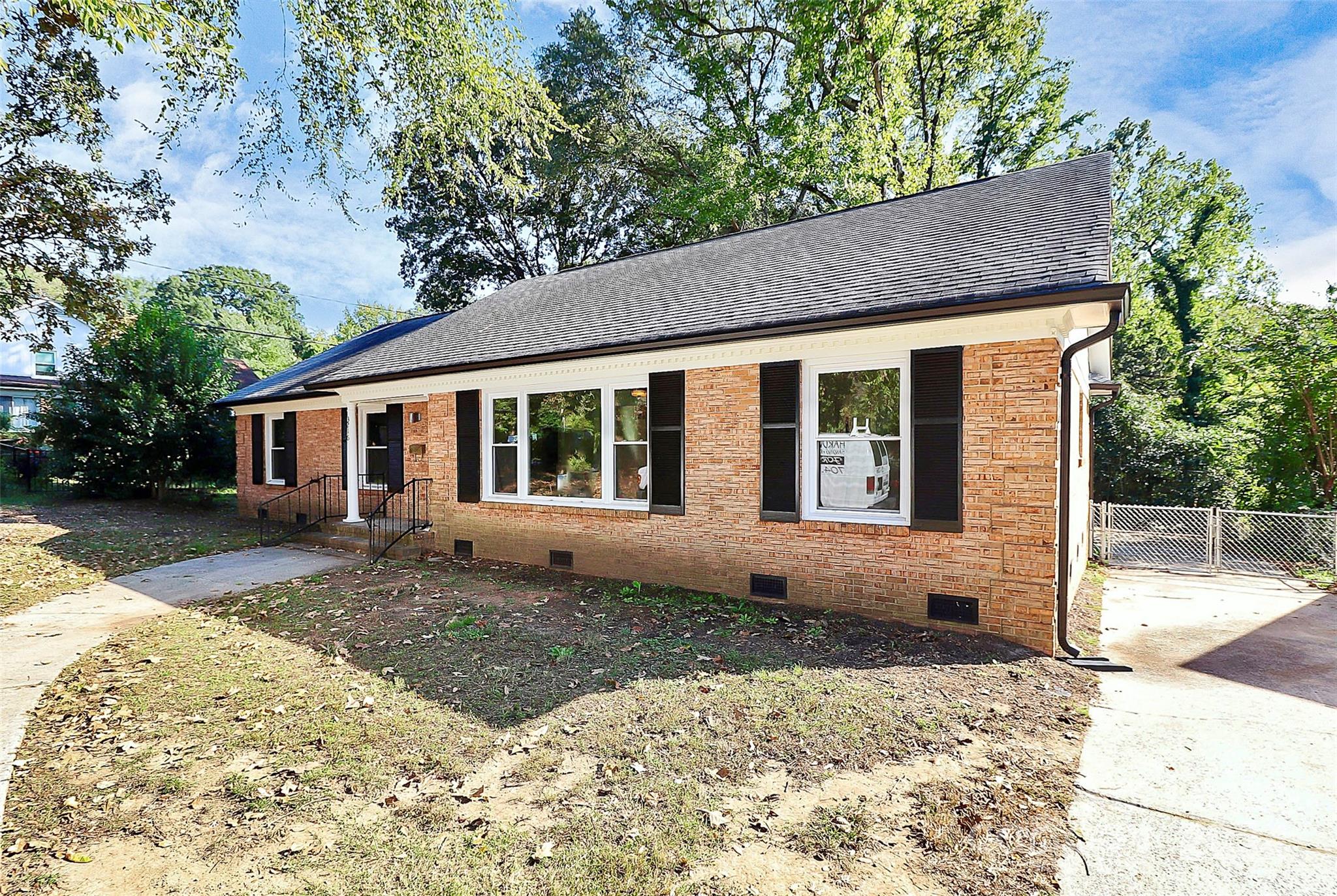Property image 2 of 3216 Archdale Drive in Spring Valley, Charlotte, NC 28210
