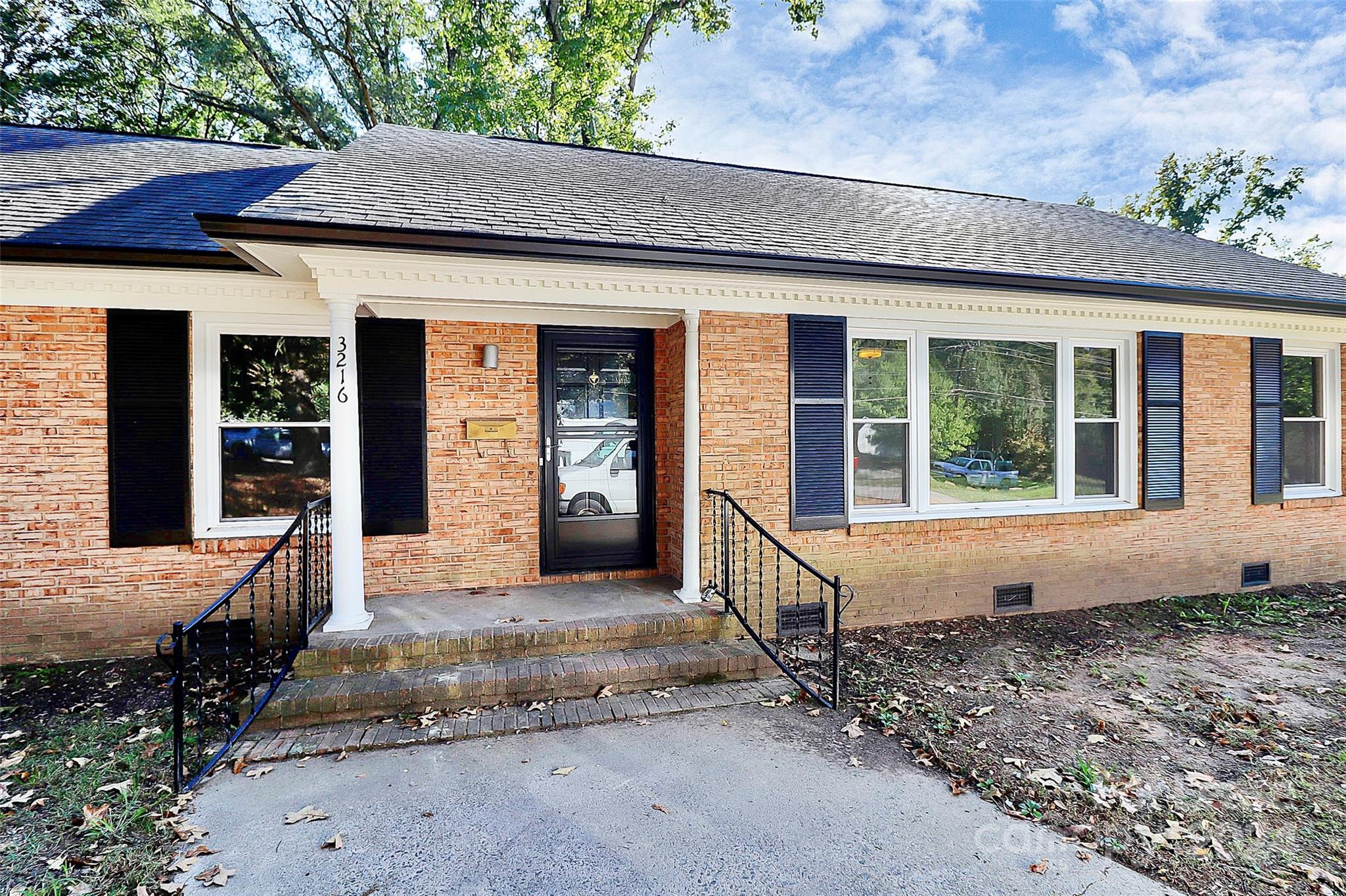Property image 3 of 3216 Archdale Drive in Spring Valley, Charlotte, NC 28210