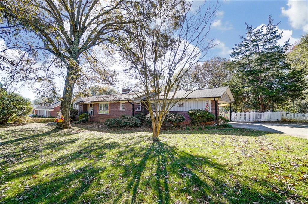 Property image 2 of 2421 Armstrong Park Drive in Armstrong Park, Gastonia, NC 28054