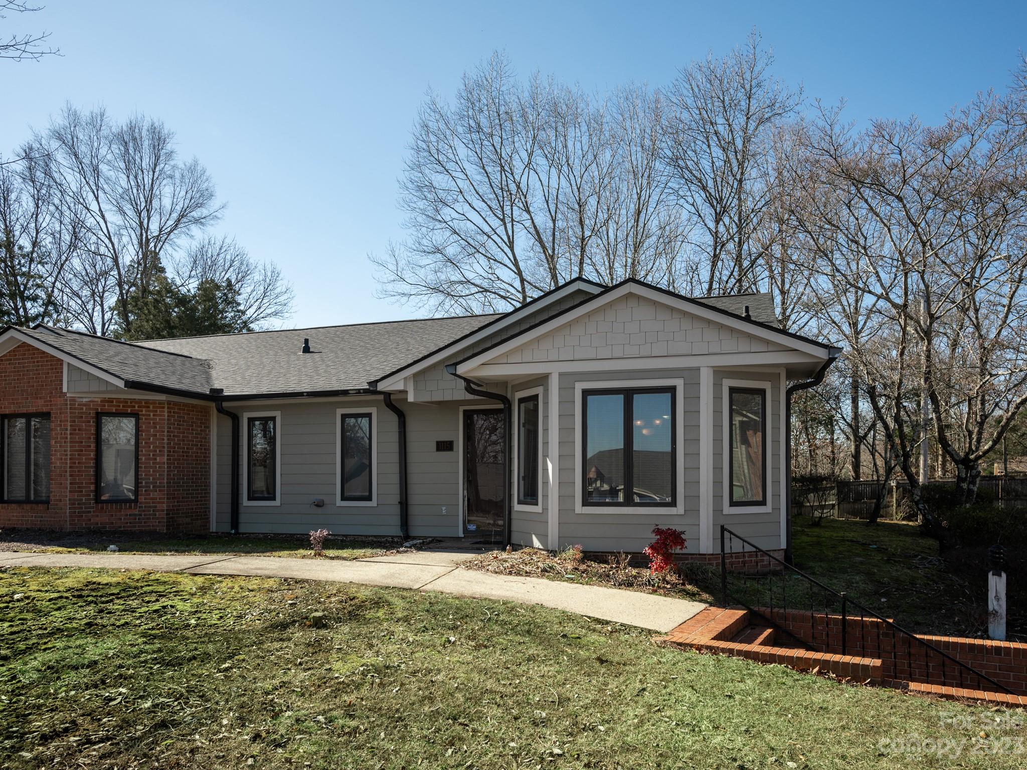 Property image 3 of 1115 Hanford Place in Ridgeview, Concord, NC 28027
