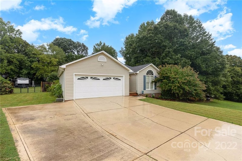 Property image 2 at 125 Halifax Court, Gastonia, NC 28056