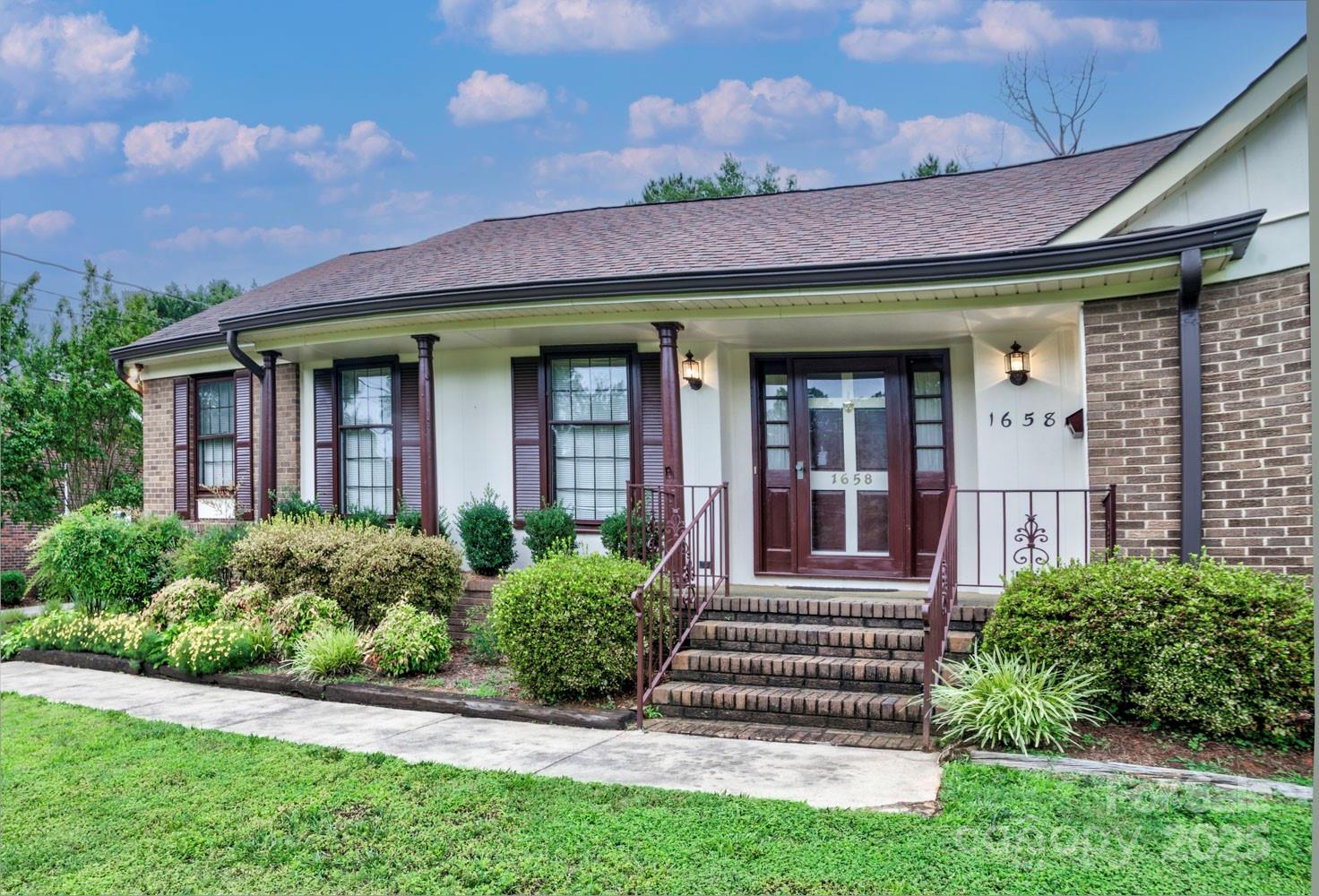 Property image 2 of 1658 Buckingham Avenue in Kingswood, Gastonia, NC 28054